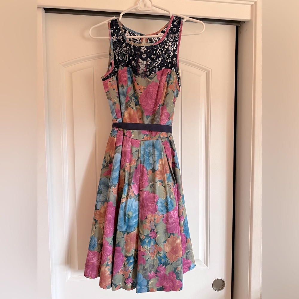 Tatyana Floral Lacey Dress size Small